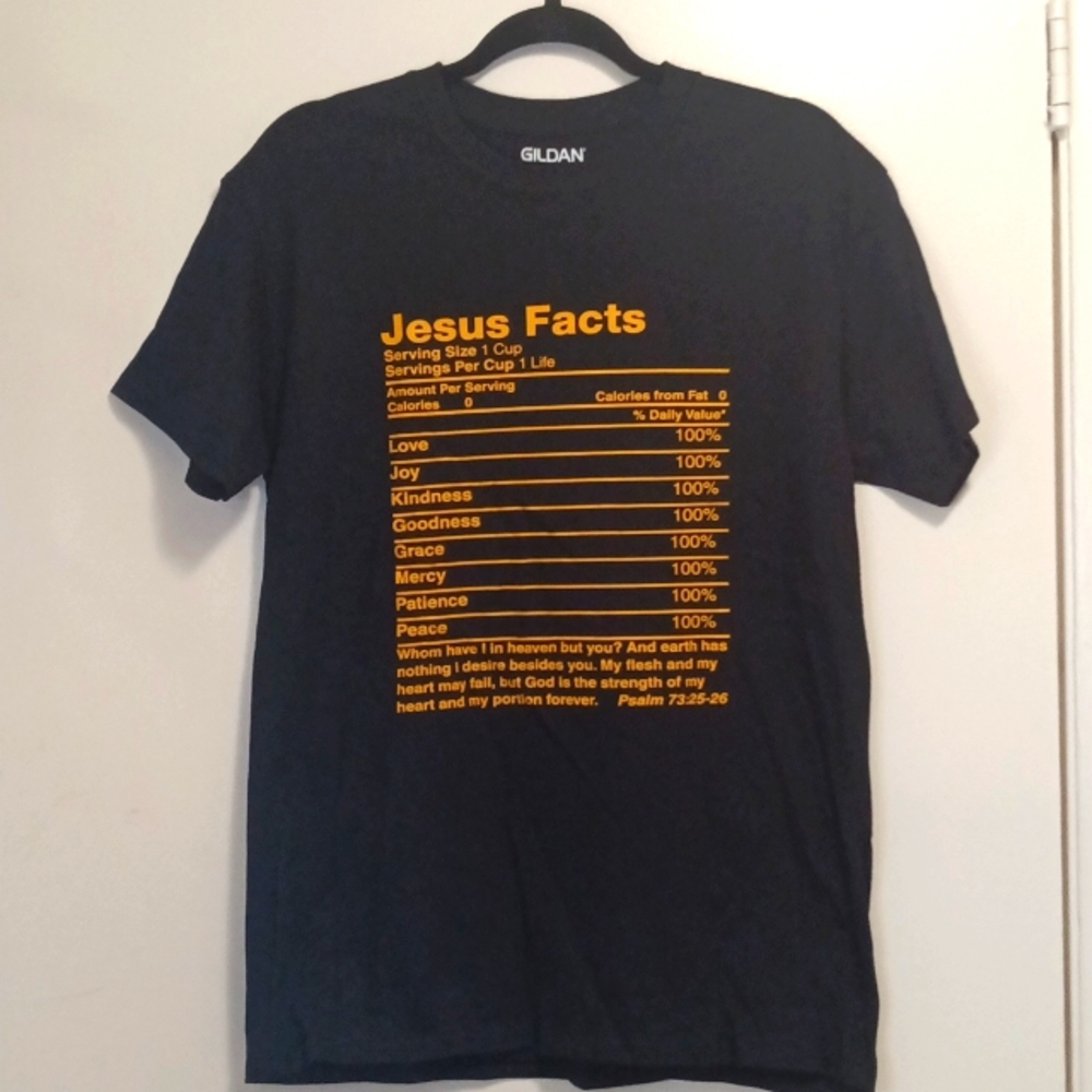 Gildan size medium black graphic T-shirt